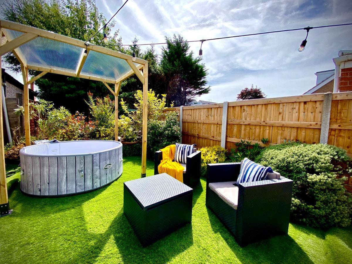Remarkable 3-Bed Hot Tub House In แบล็คพูล ภายนอก รูปภาพ