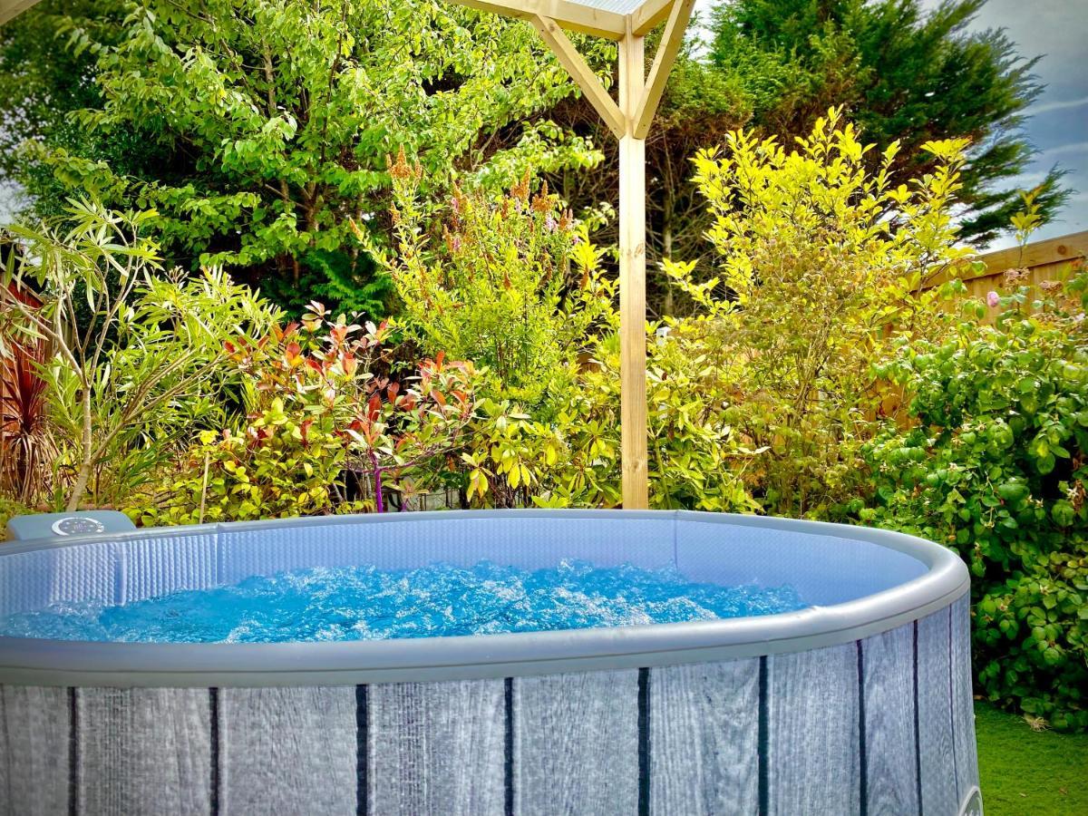 Remarkable 3-Bed Hot Tub House In แบล็คพูล ภายนอก รูปภาพ