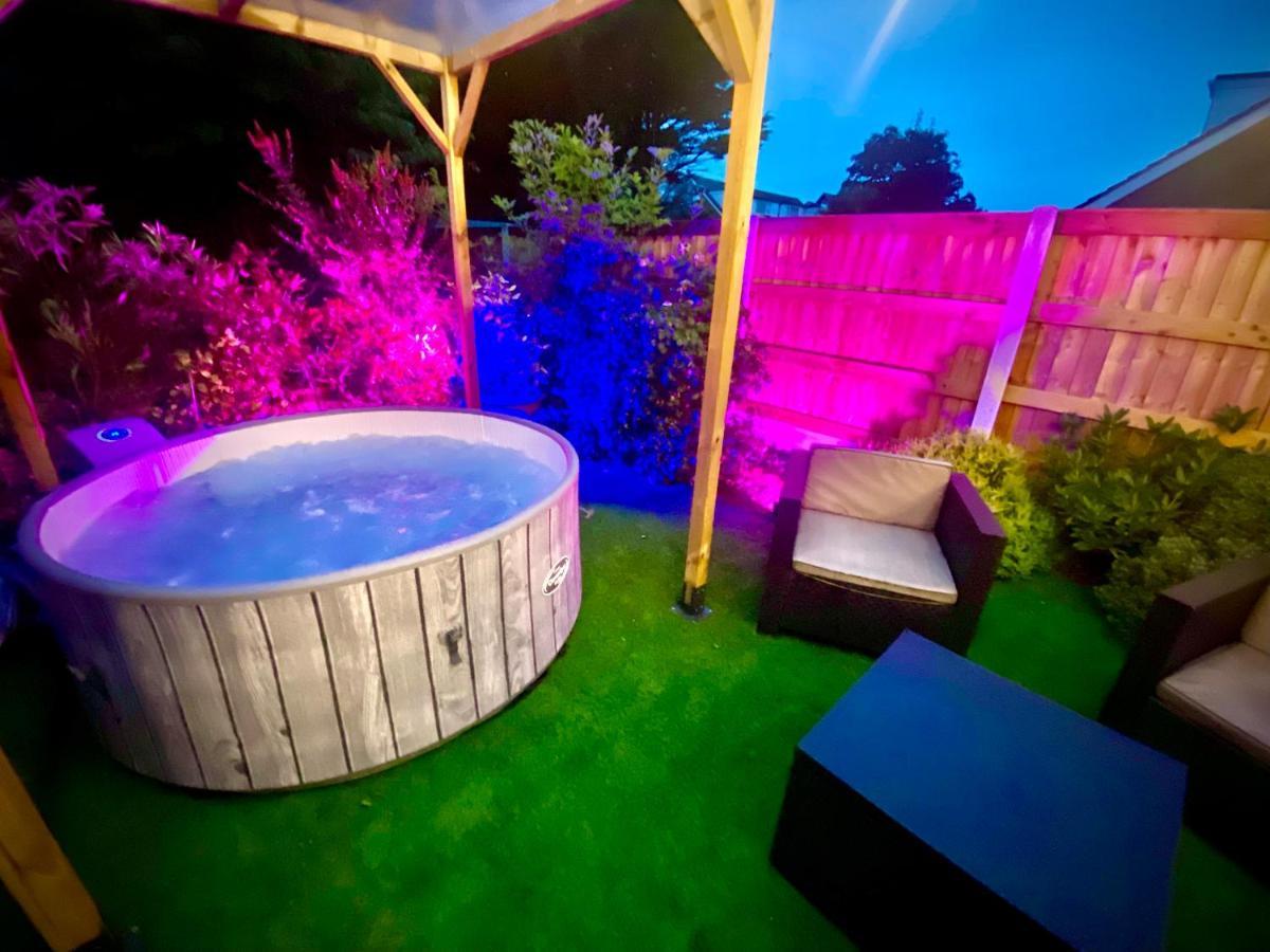 Remarkable 3-Bed Hot Tub House In แบล็คพูล ภายนอก รูปภาพ