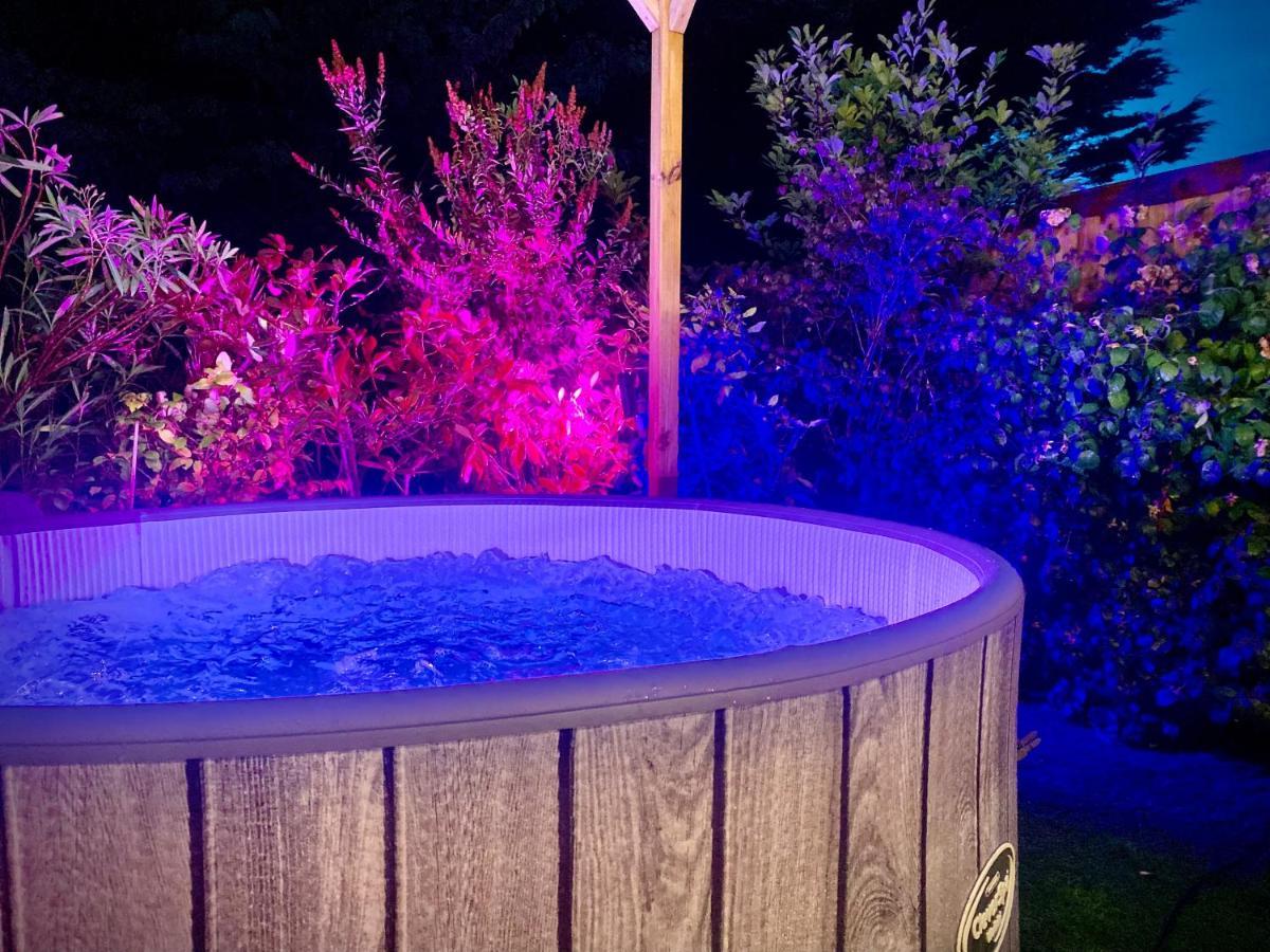 Remarkable 3-Bed Hot Tub House In แบล็คพูล ภายนอก รูปภาพ