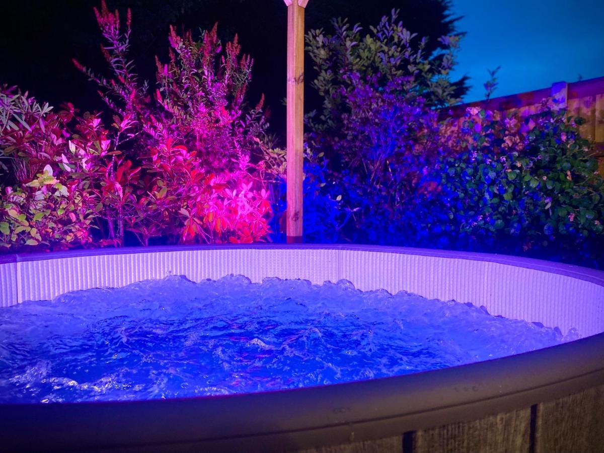 Remarkable 3-Bed Hot Tub House In แบล็คพูล ภายนอก รูปภาพ